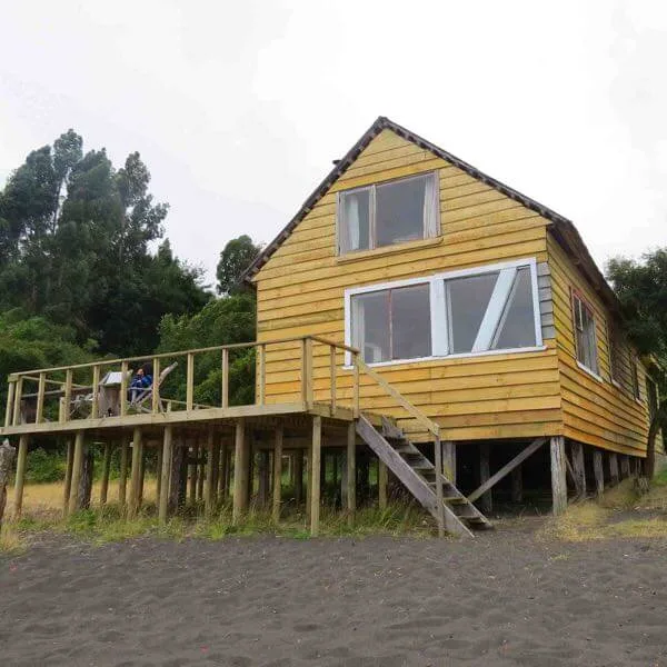 Cabaña del Muelle, antigua casa-embarcadero de Puerto Fonck